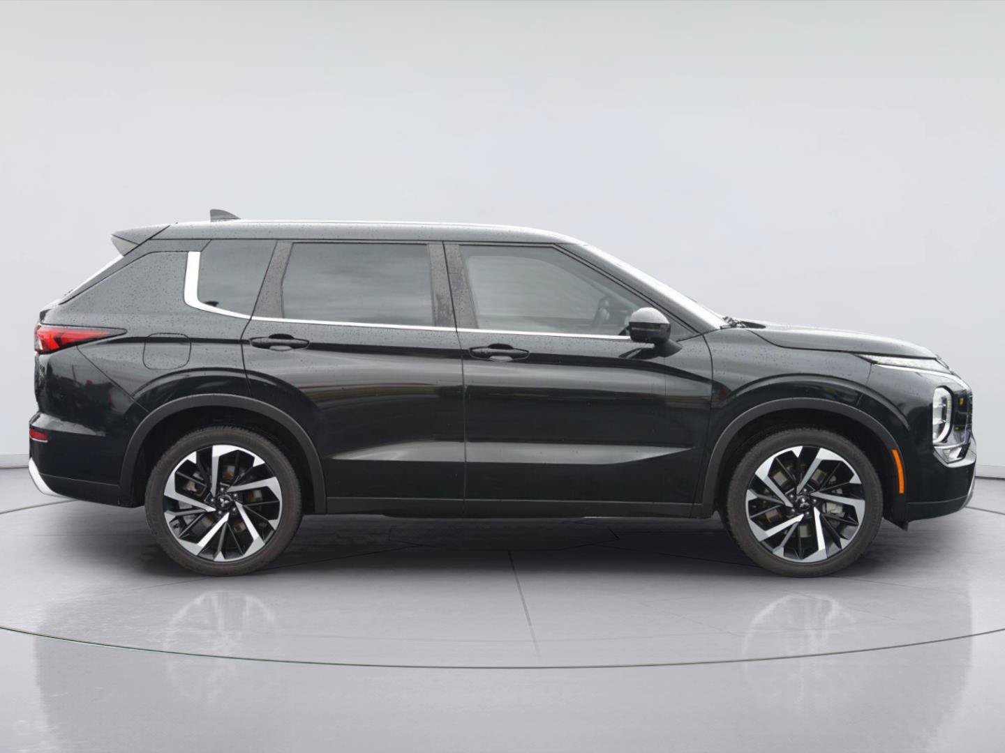 Used 2022 Mitsubishi Outlander SE FWD image 5