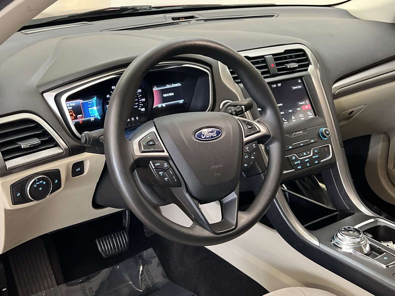 Used 2019 Ford Fusion SE image 14