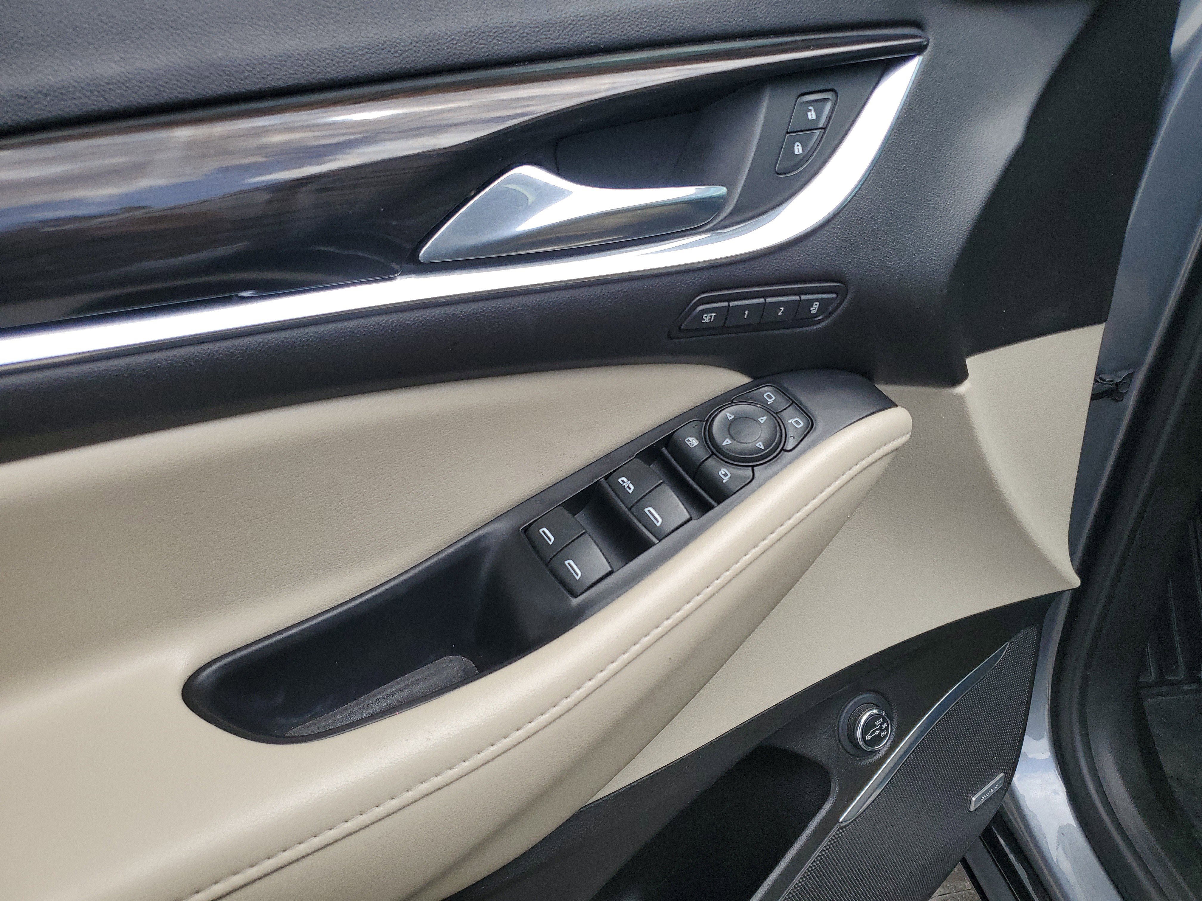 Used 2021 Buick Enclave Premium w/ Sun and Sites Package image 18