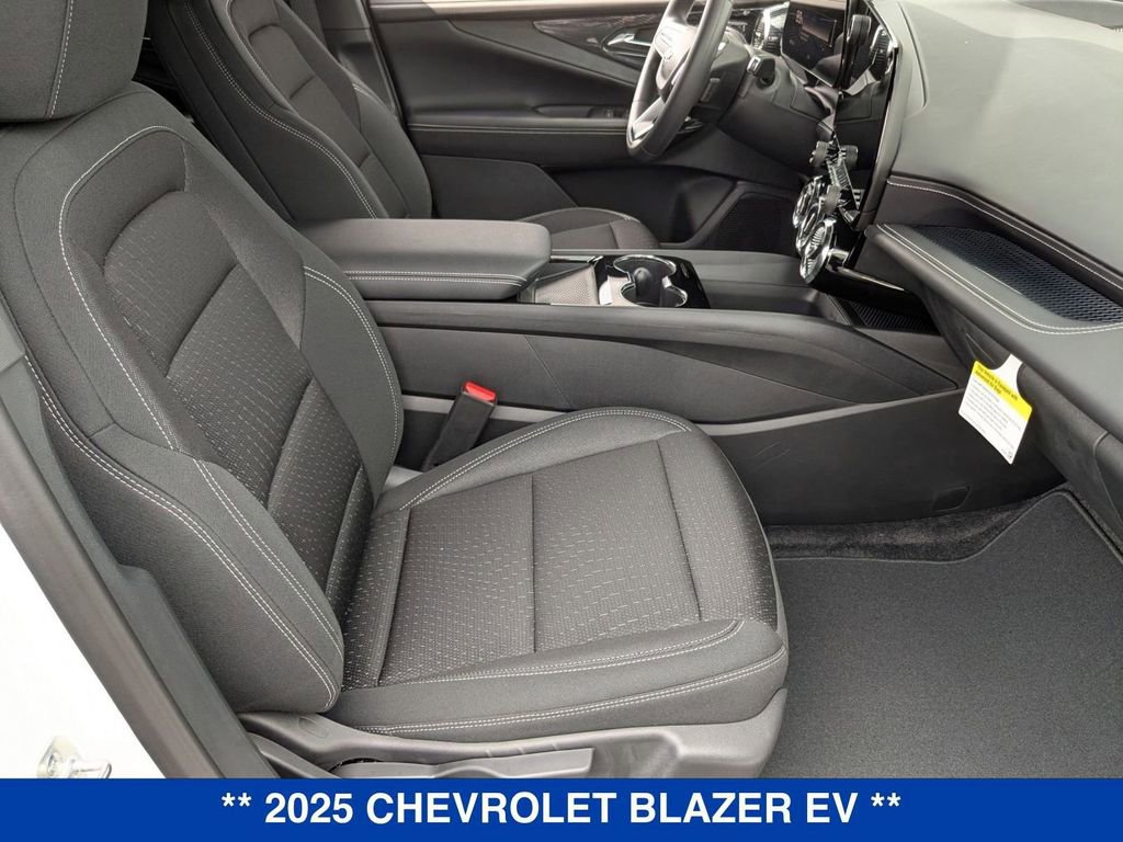 New 2025 Chevrolet Blazer EV LT image 29