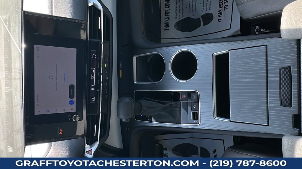 Used 2025 Toyota Sienna LE FWD image 19