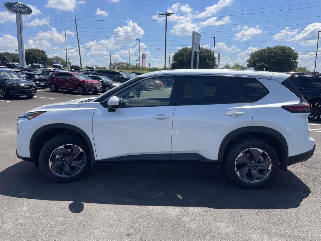 Used 2025 Nissan Rogue SV FWD image 6