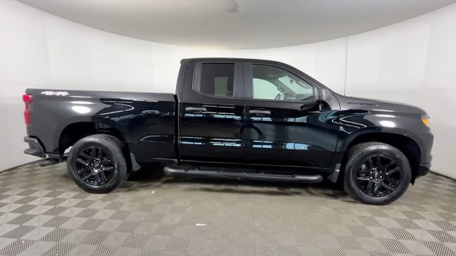 Used 2023 Chevrolet Silverado 1500 Custom w/ Rally Edition AWD/4WD image 3