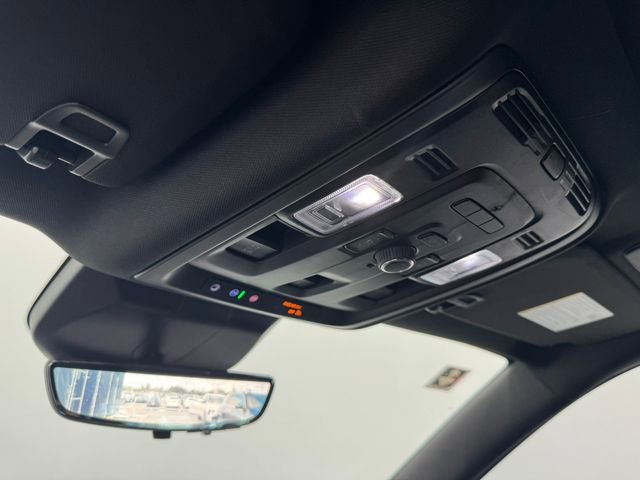 Used 2022 Cadillac Escalade Premium Luxury image 36