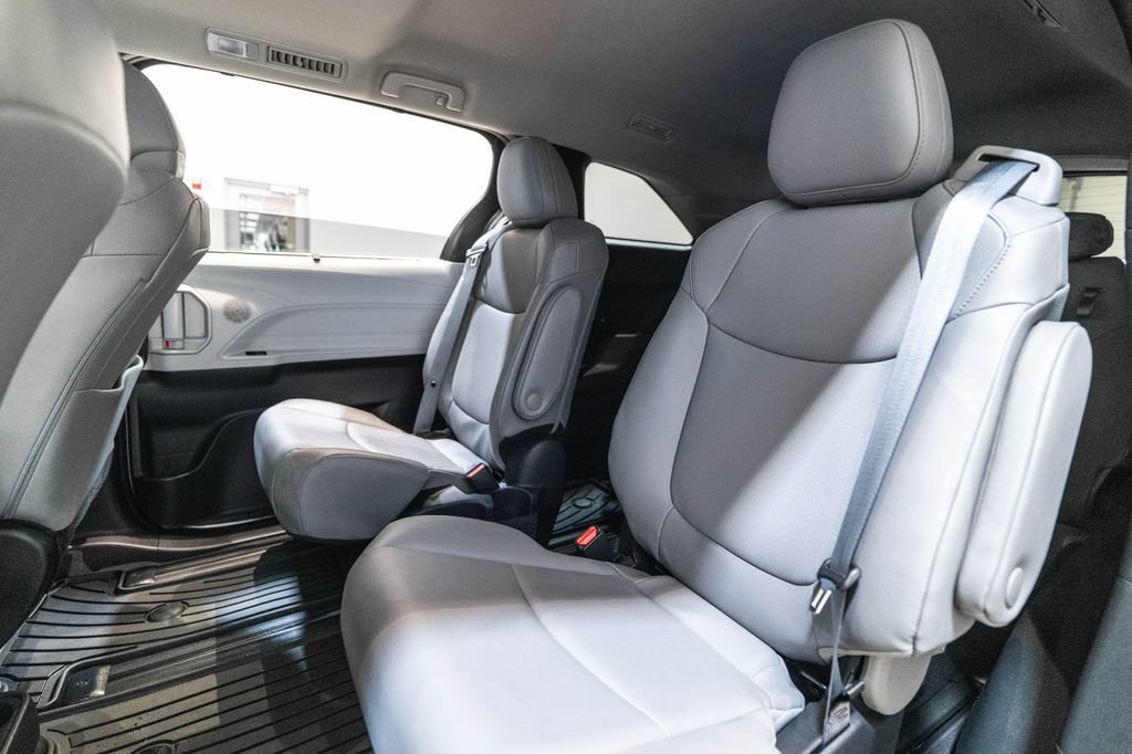 Certified 2025 Toyota Sienna XLE w/ XLE Plus Package FWD image 33