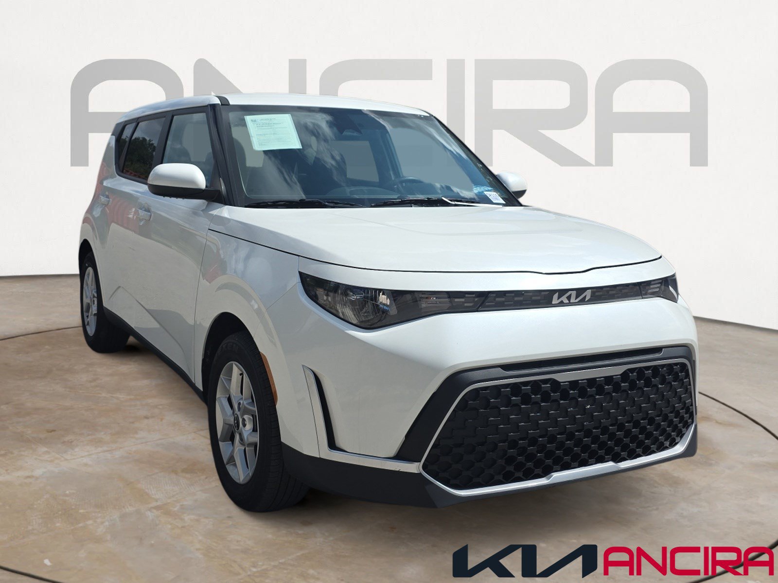 Certified 2025 Kia Soul LX w/ LX Technology Package FWD image 1