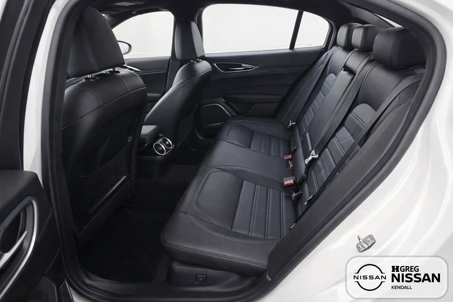 Used 2022 Alfa Romeo Giulia Veloce AWD/4WD image 12