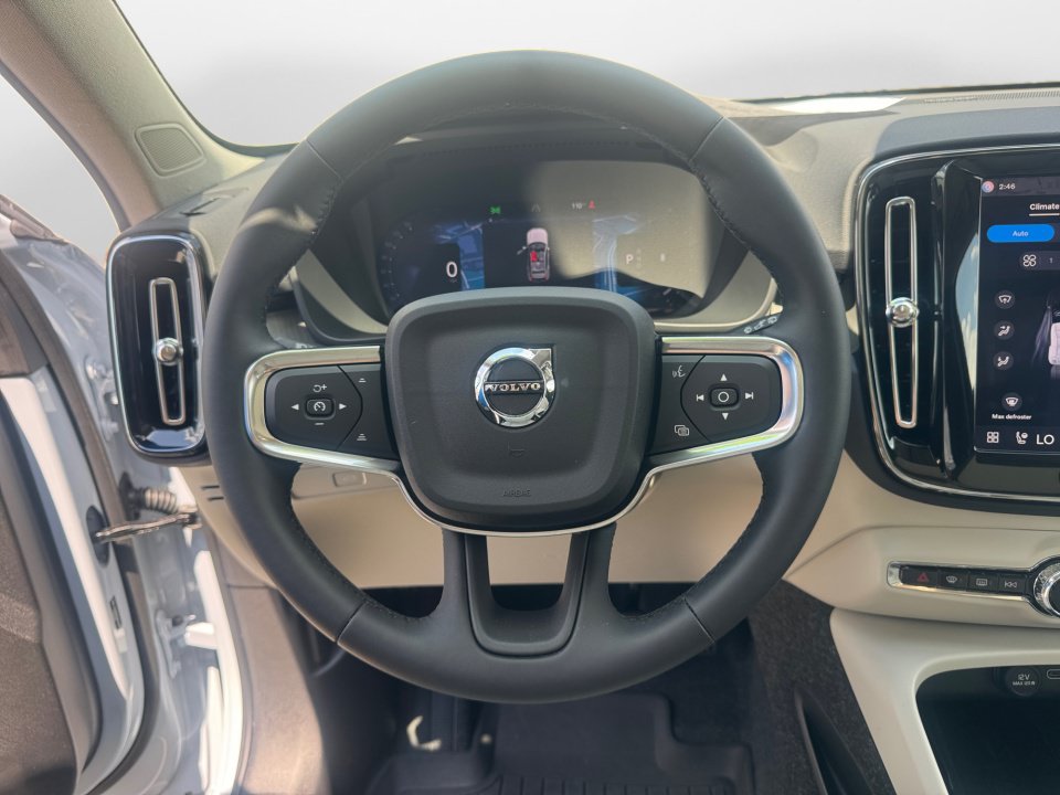 Certified 2025 Volvo XC40 B5 Ultra AWD/4WD image 10