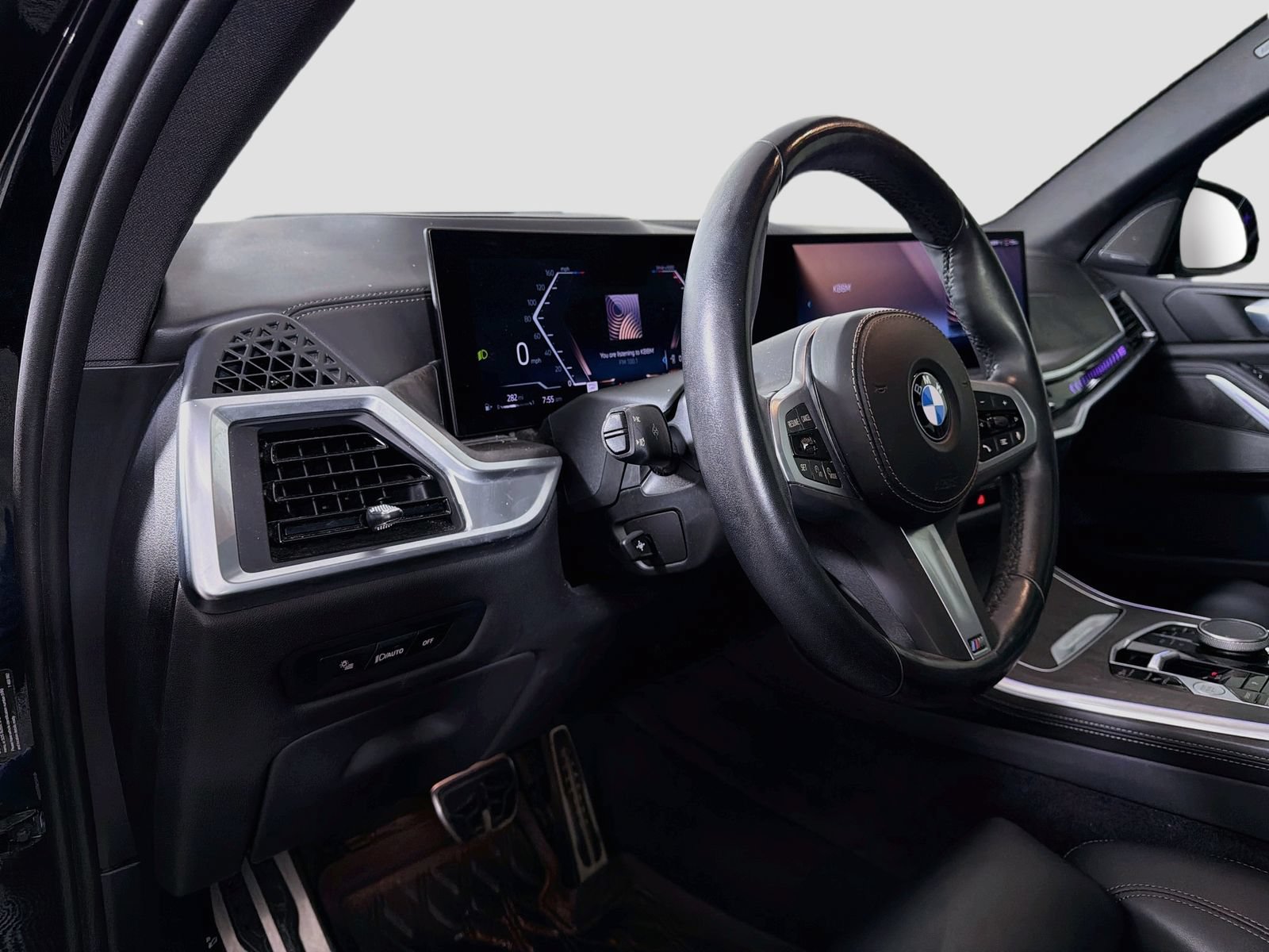 Used 2024 BMW X5 xDrive40i w/ M Sport Package AWD/4WD image 10