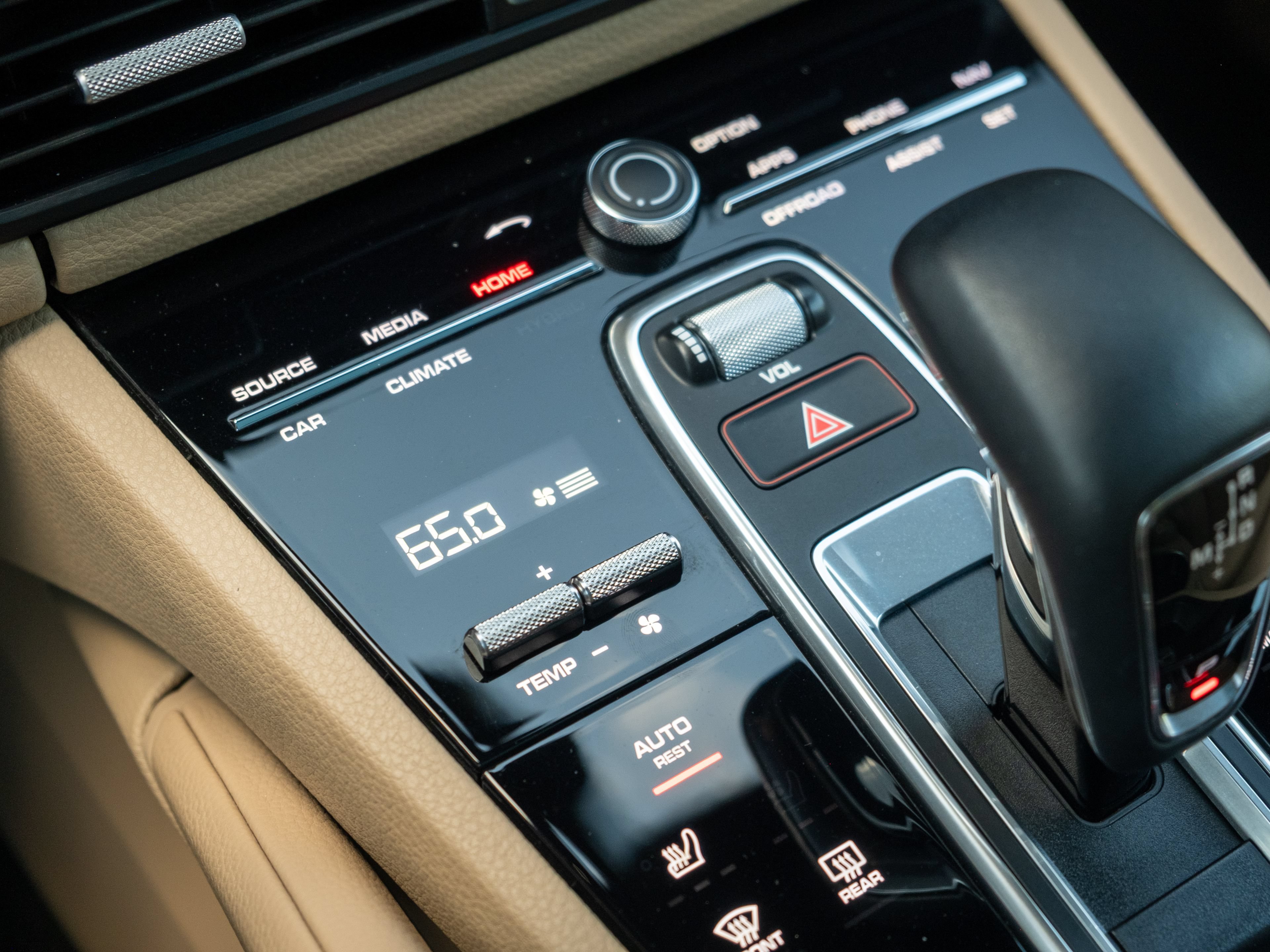 Certified 2023 Porsche Cayenne AWD/4WD image 32