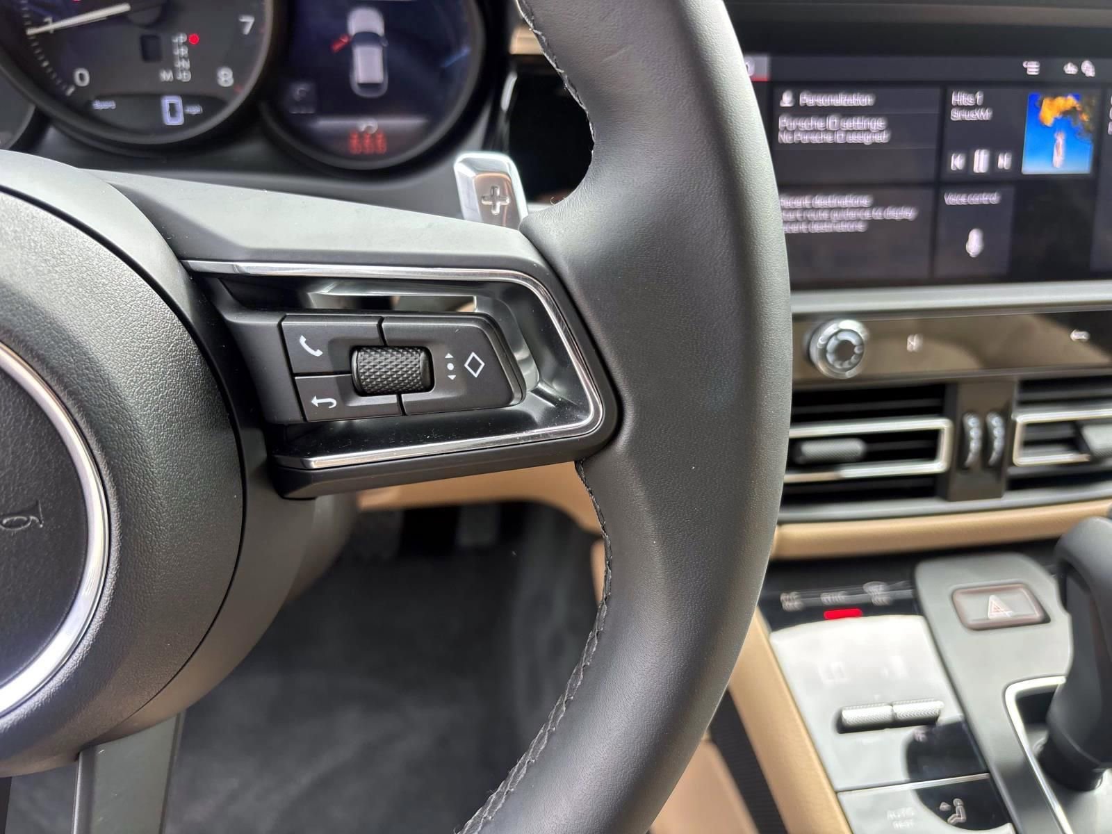 Used 2025 Porsche Macan image 28