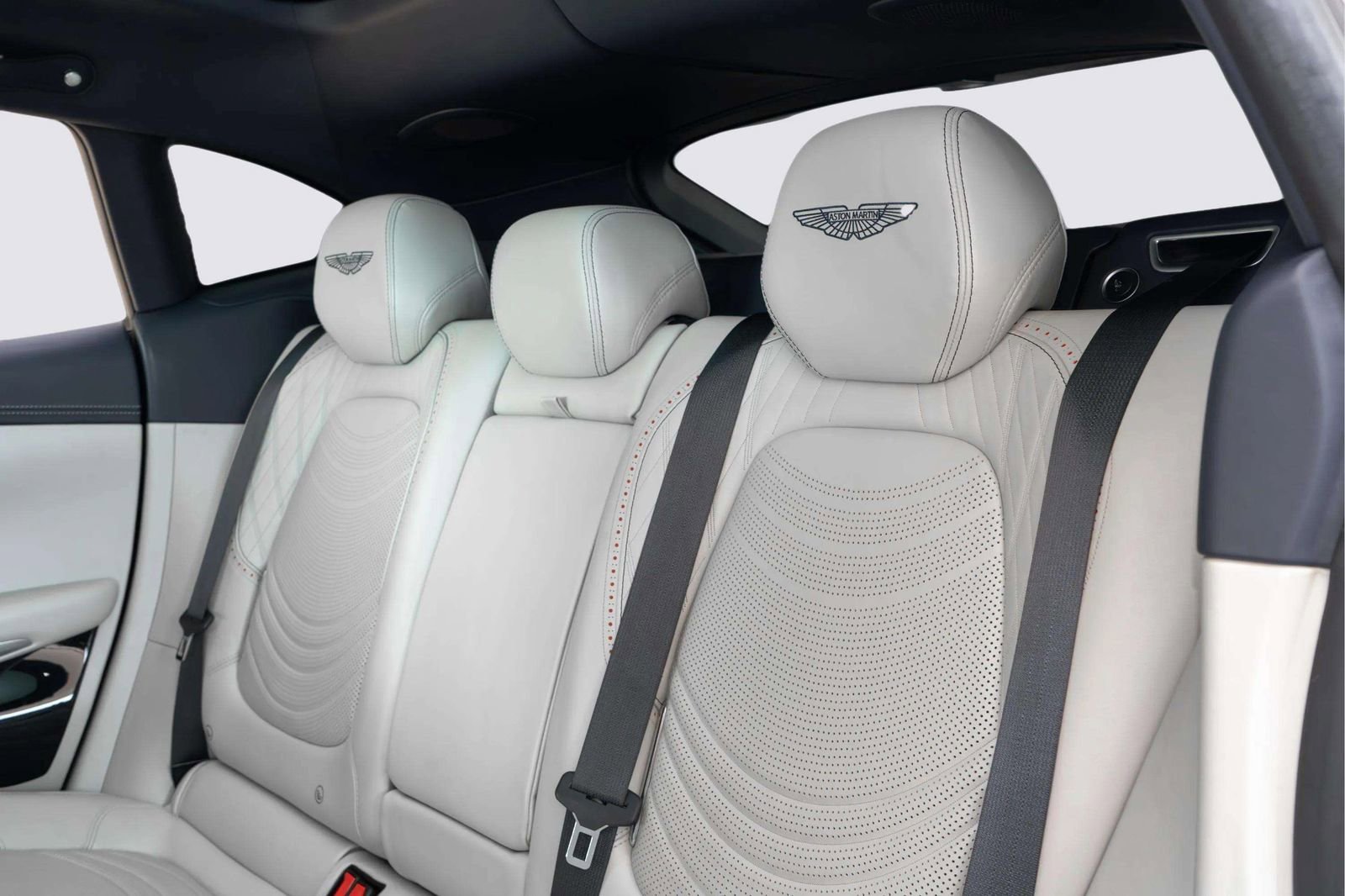 Used 2023 Aston Martin DBX AWD/4WD image 46