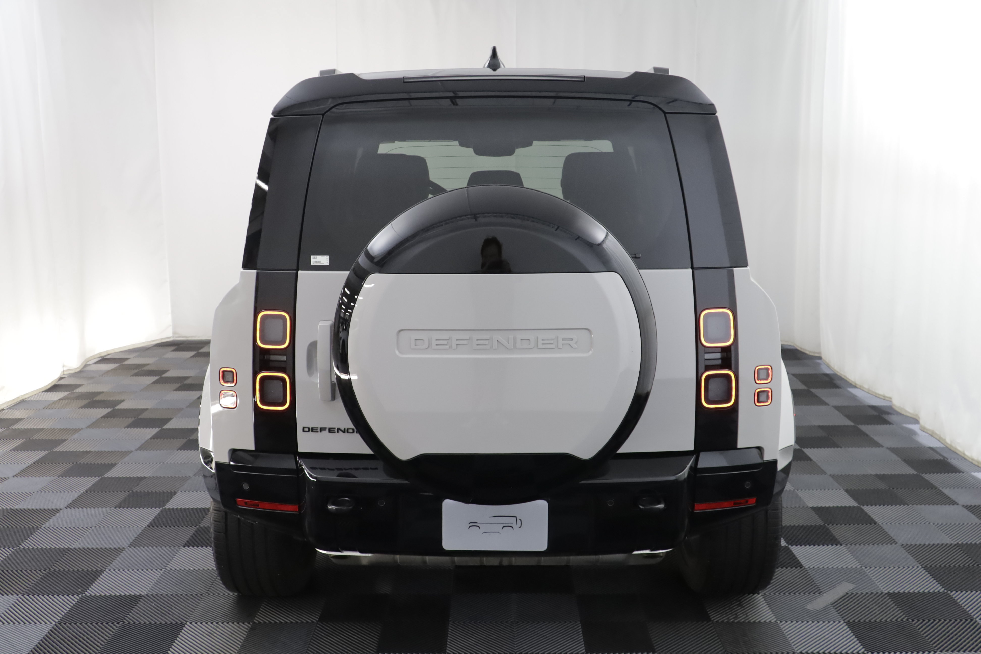 Certified 2026 Land Rover Defender 110 X-Dynamic SE AWD/4WD image 20