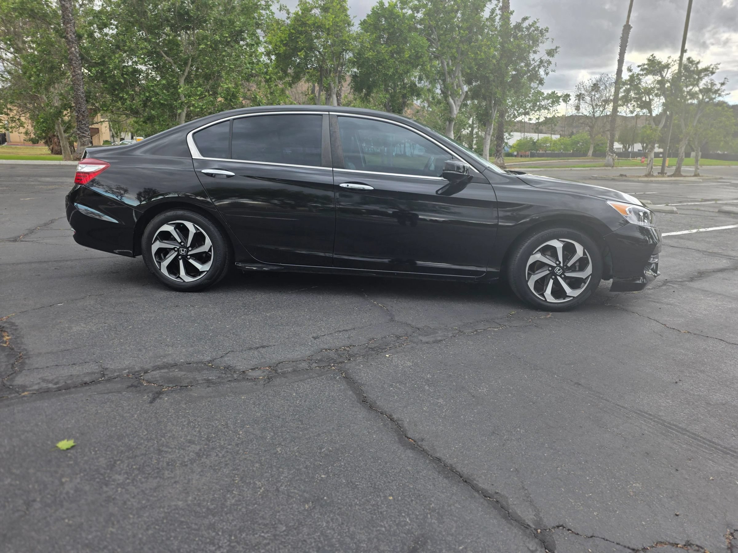 Used 2017 Honda Accord EX-L image 3