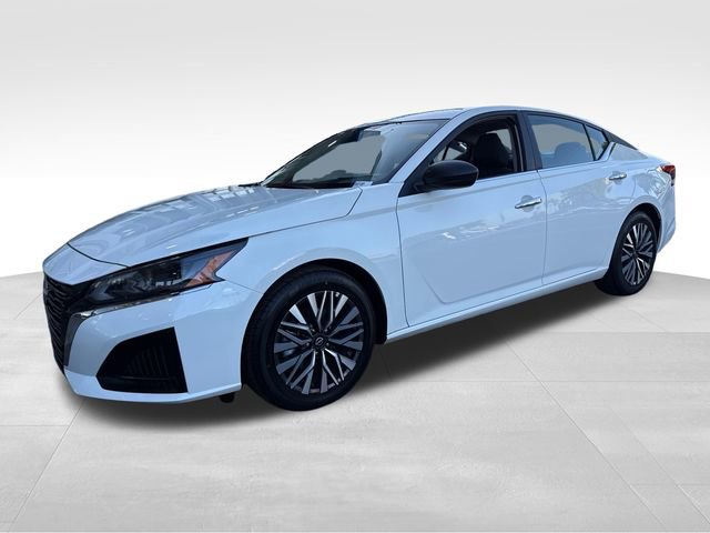 Used 2025 Nissan Altima 2.5 SV FWD image 1