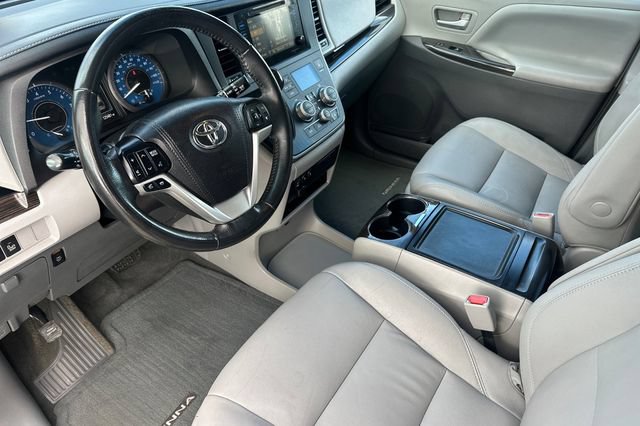 Used 2017 Toyota Sienna XLE w/ XLE Navigation Package FWD image 10