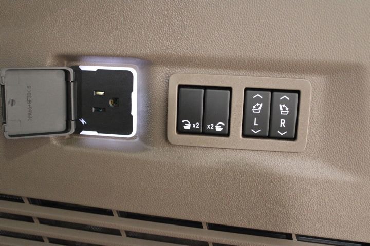 New 2026 GMC Yukon Denali w/ Denali Reserve Package image 18