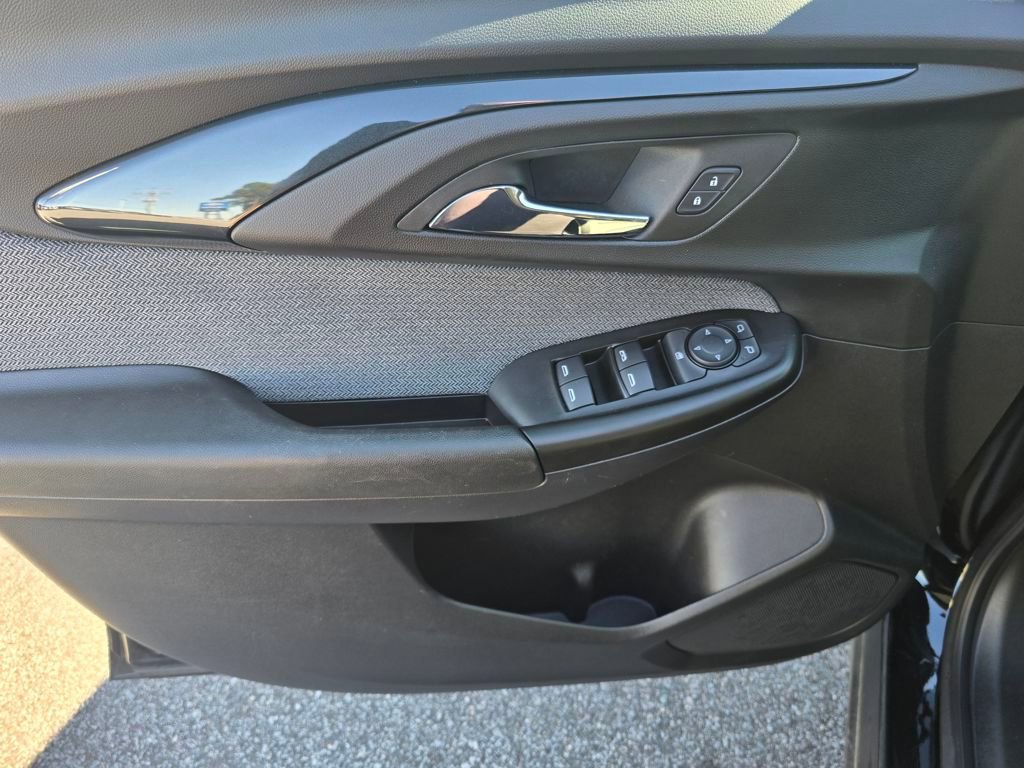 Used 2023 Chevrolet TrailBlazer LT w/ Convenience Package image 10