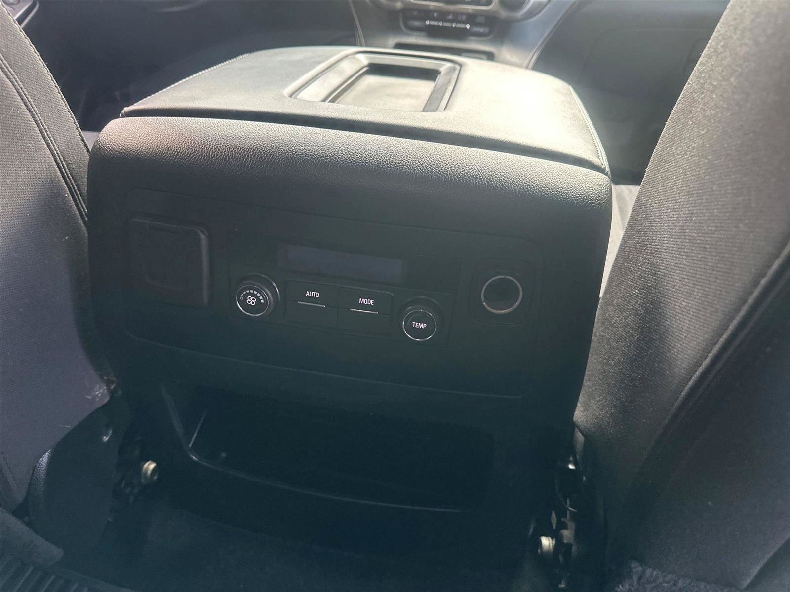Used 2017 GMC Yukon SLE w/ SLE Value Package AWD/4WD image 15
