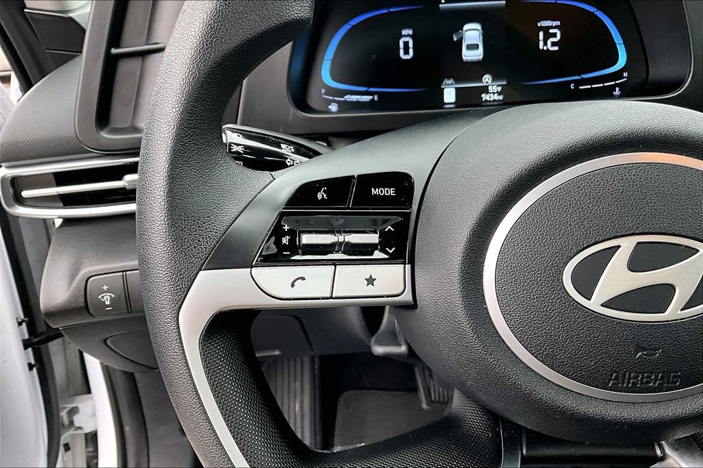 Used 2024 Hyundai Elantra SE image 18