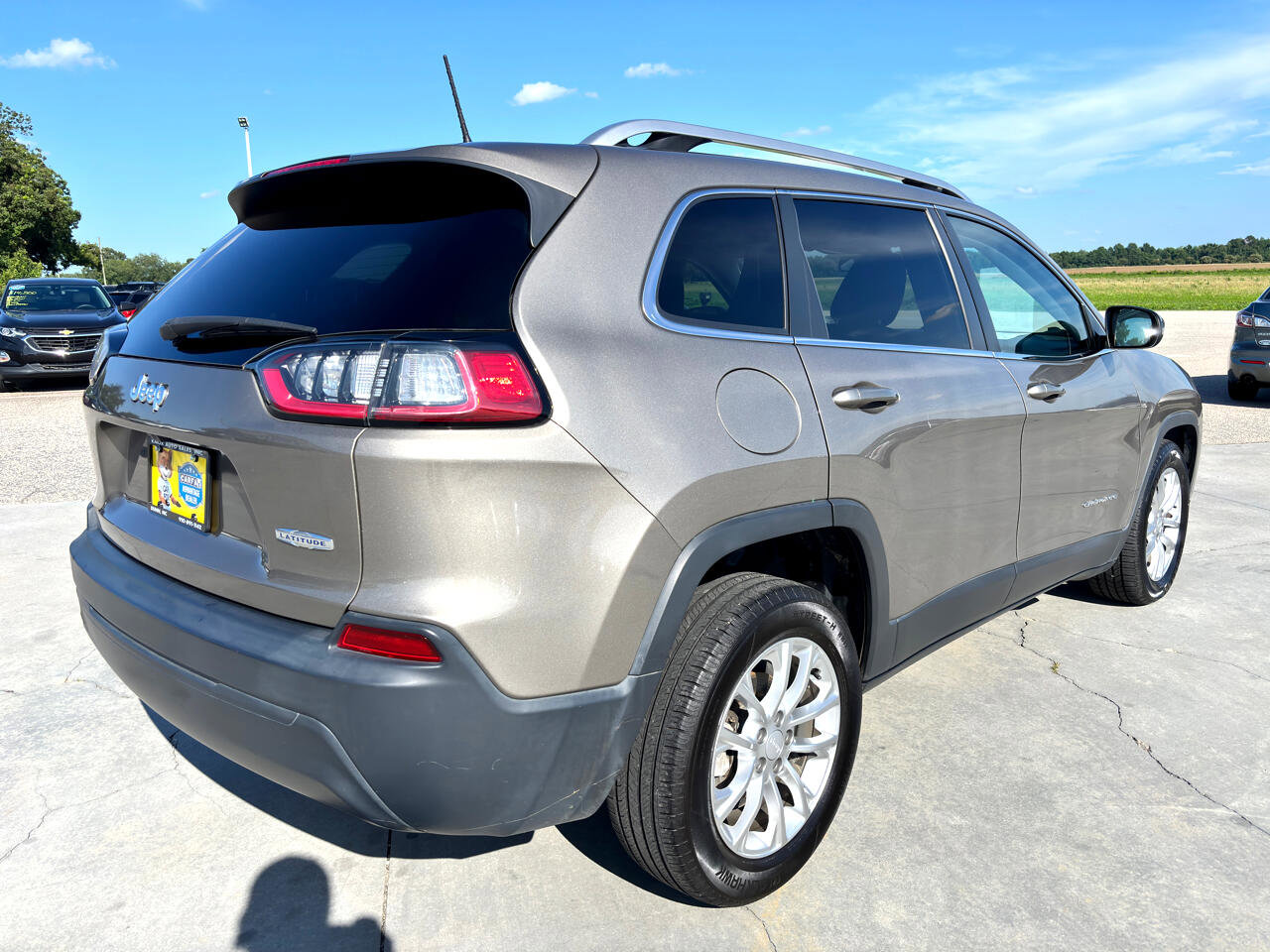 Used 2019 Jeep Cherokee Latitude w/ Popular Appearance Group image 4