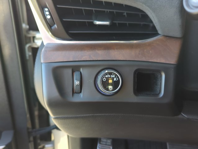 Used 2016 Cadillac Escalade Luxury image 13