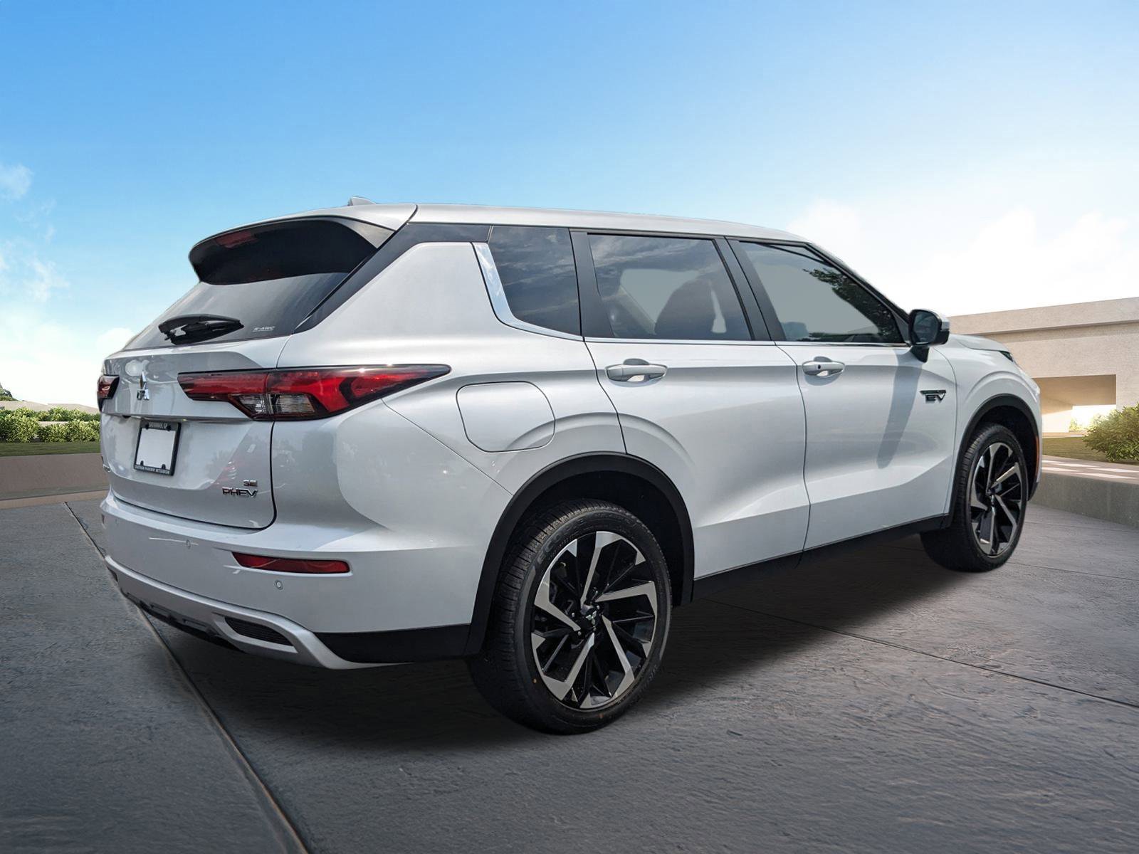 New 2025 Mitsubishi Outlander SE image 4