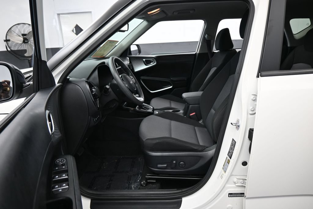 Used 2024 Kia Soul S FWD image 11