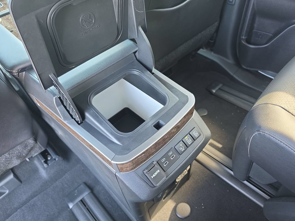Used 2026 Toyota Sienna Platinum AWD/4WD image 34