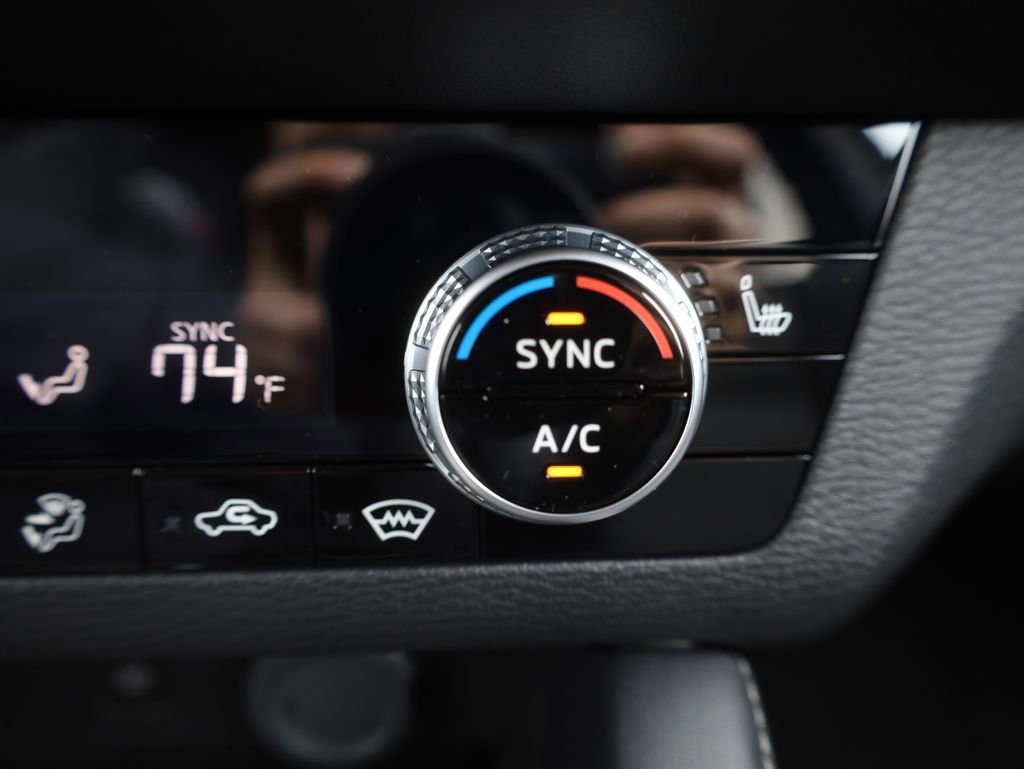 New 2025 Mitsubishi Outlander SE image 32