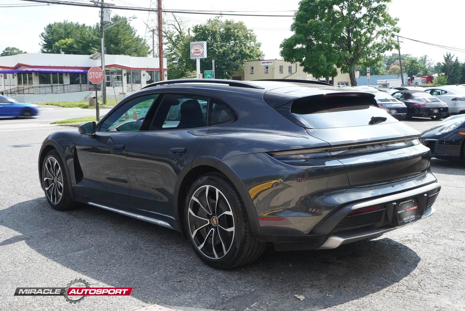 Used 2022 Porsche Taycan 4 Cross Turismo AWD/4WD image 5