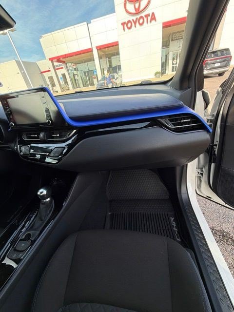 Used 2020 Toyota C-HR XLE FWD image 7