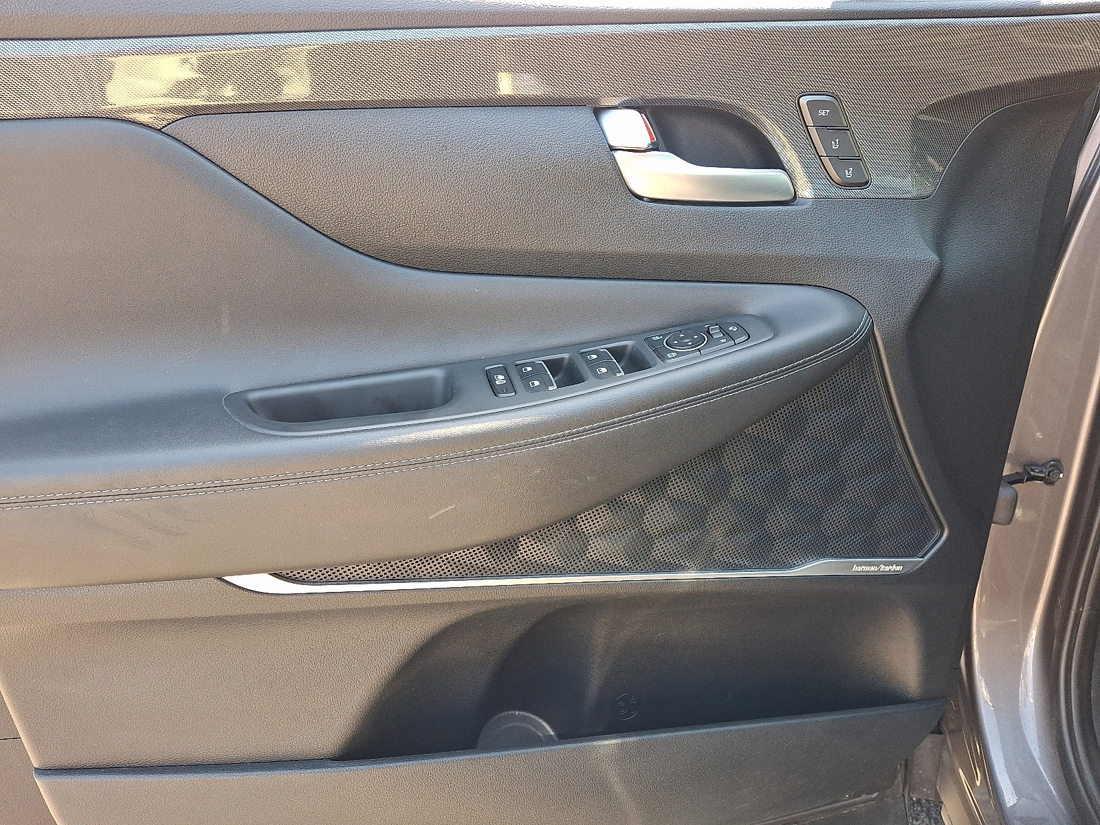 Used 2022 Hyundai Santa Fe Limited image 12