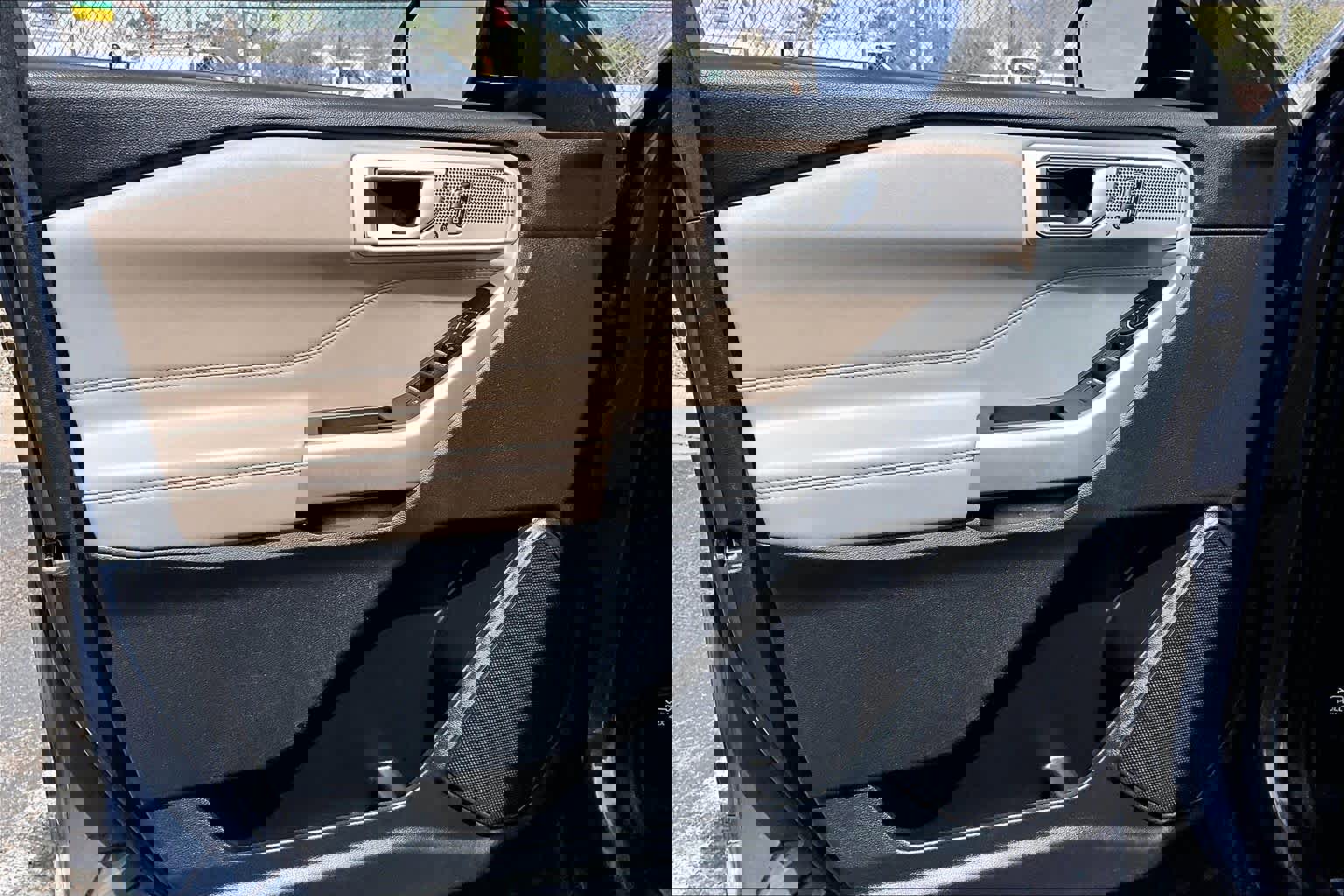 Used 2021 Ford Explorer Limited image 19