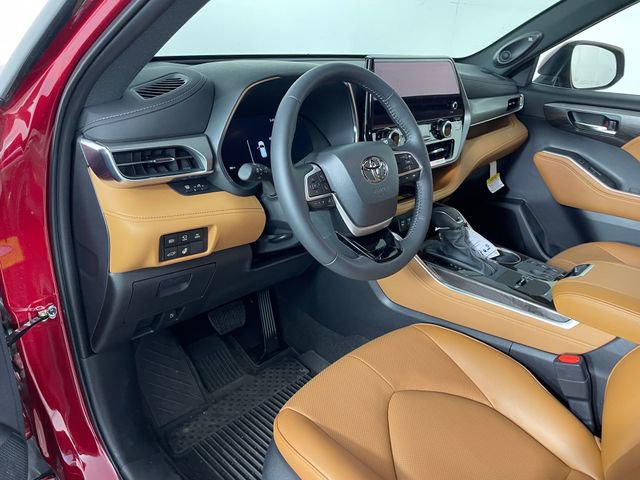 New 2026 Toyota Highlander Platinum AWD/4WD image 2