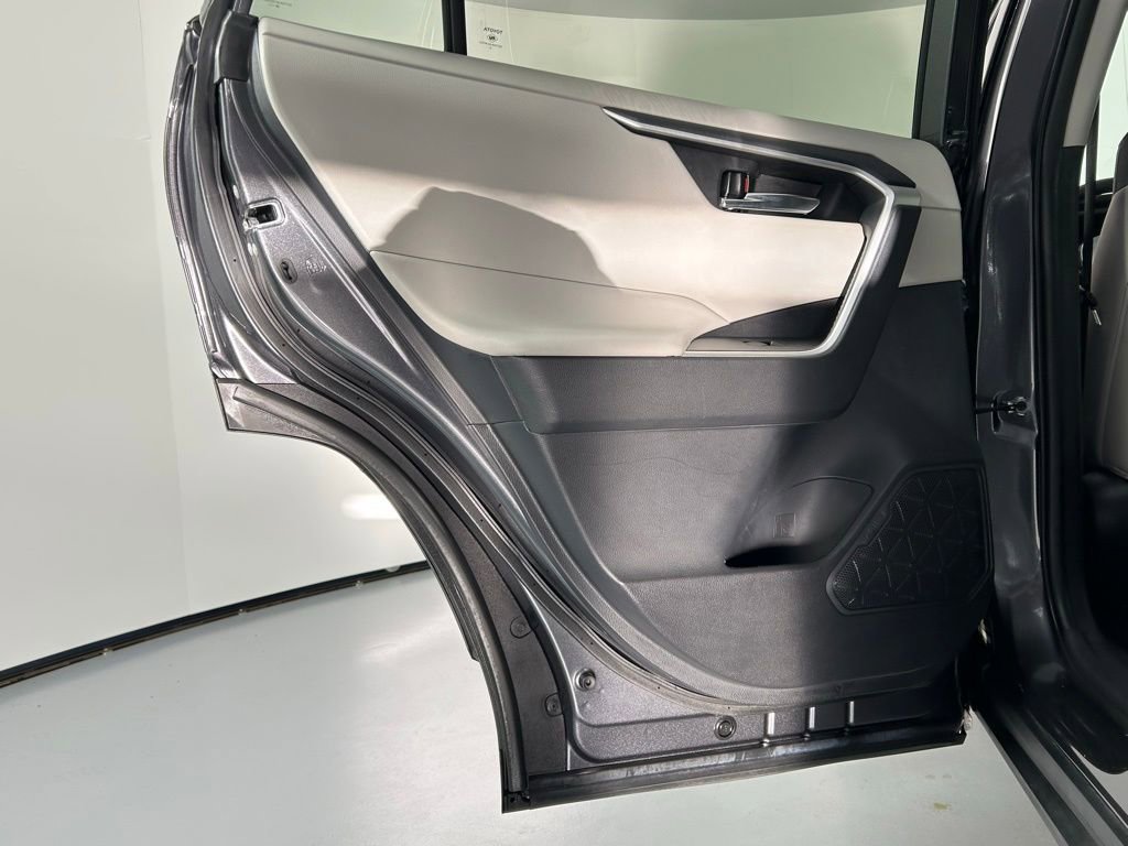 Used 2021 Toyota RAV4 XLE image 15