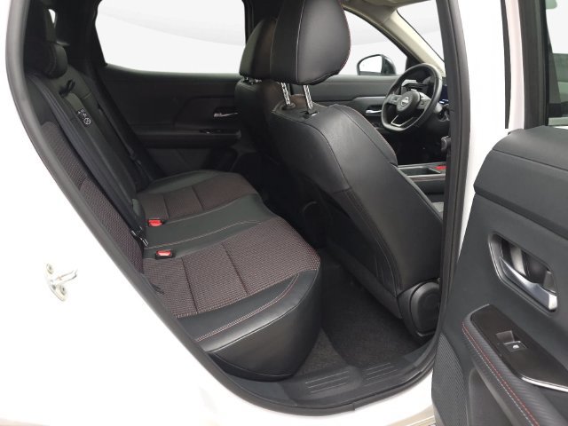 Used 2025 Nissan Kicks SR FWD image 36