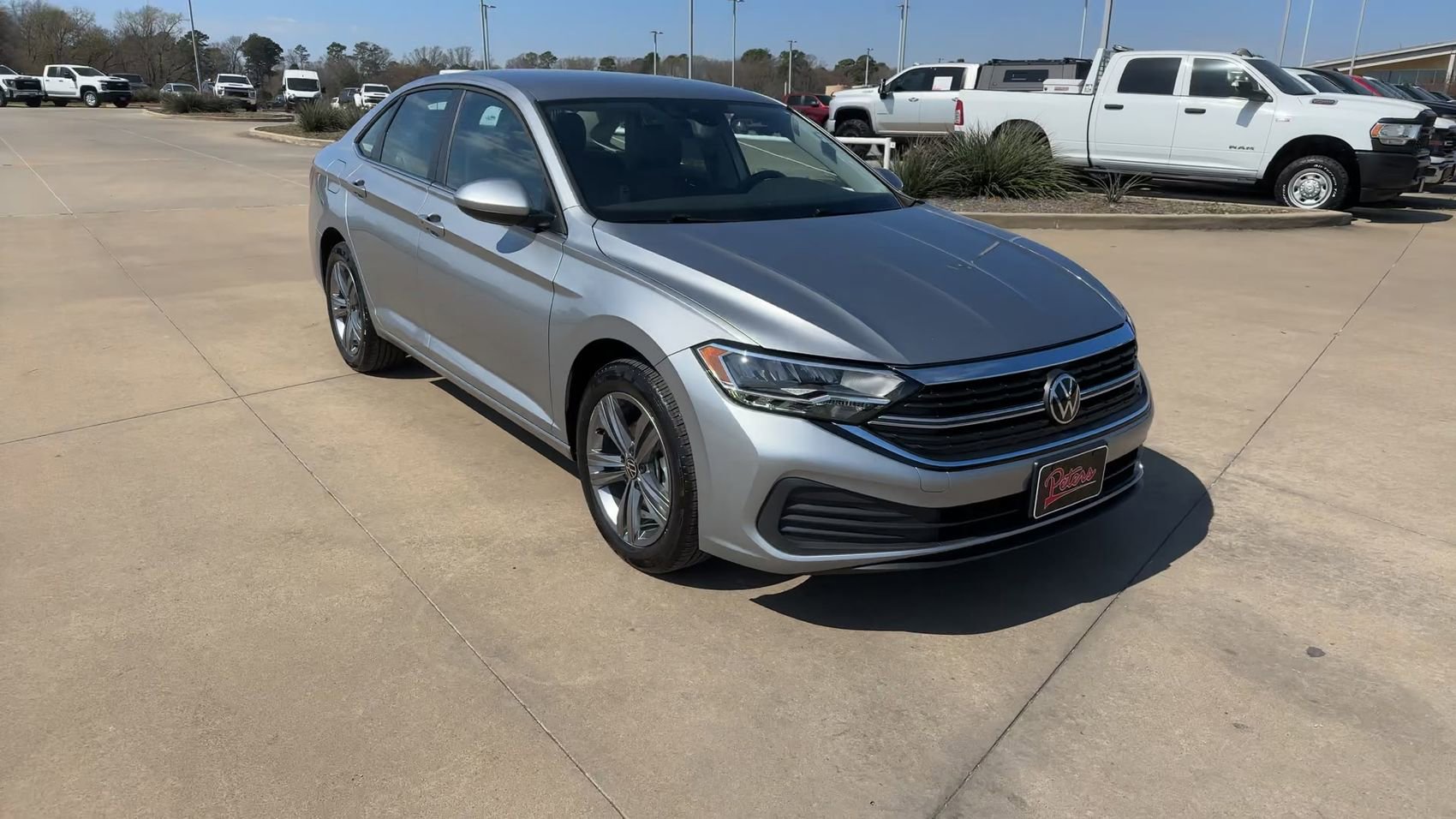 Used 2024 Volkswagen Jetta SE FWD image 2