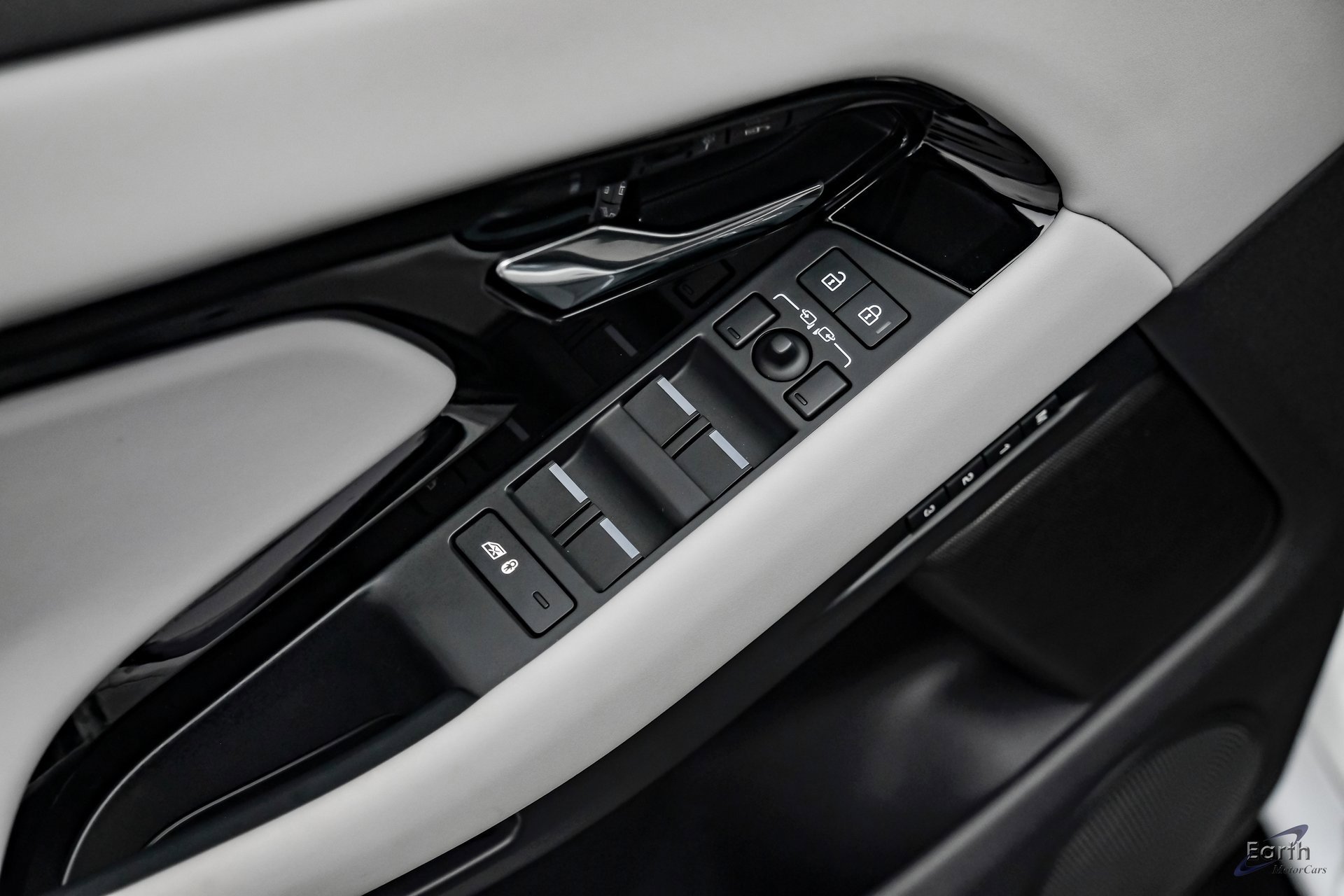 Used 2024 Land Rover Range Rover Evoque Dynamic SE image 76