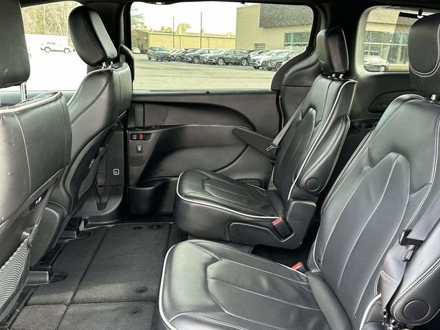 Used 2025 Chrysler Pacifica Limited image 14