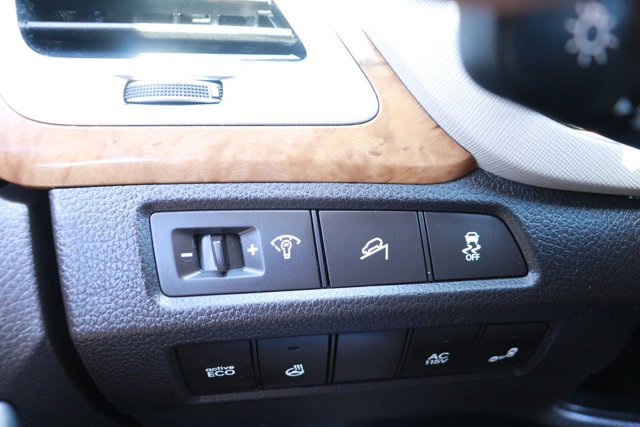 Used 2016 Hyundai Santa Fe Limited w/ Option Group 04 FWD image 27