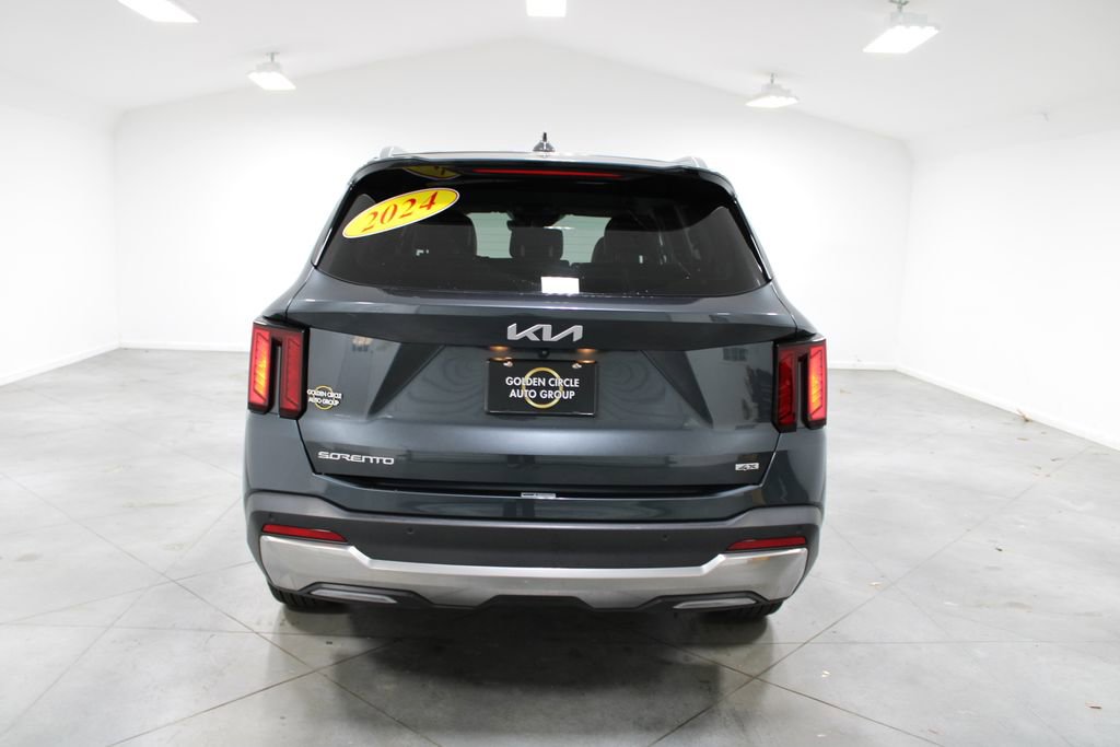 Used 2024 Kia Sorento S image 8