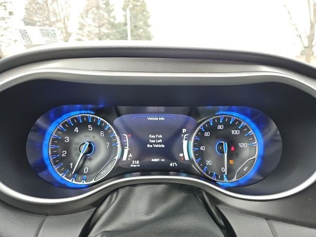 Used 2024 Chrysler Pacifica Touring-L image 22