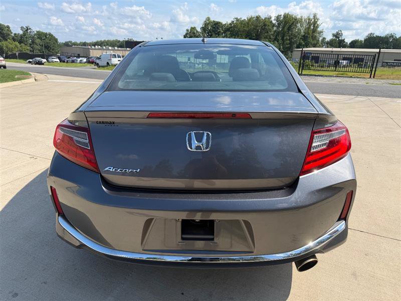 Used 2016 Honda Accord Touring image 6