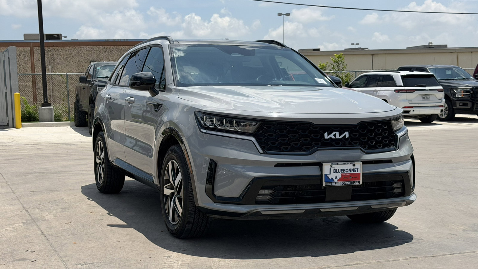 Used 2023 Kia Sorento EX w/ Panoramic Sunroof Package FWD image 3