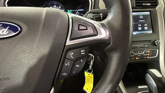 Used 2016 Ford Fusion SE w/ Equipment Group 202A AWD/4WD image 16