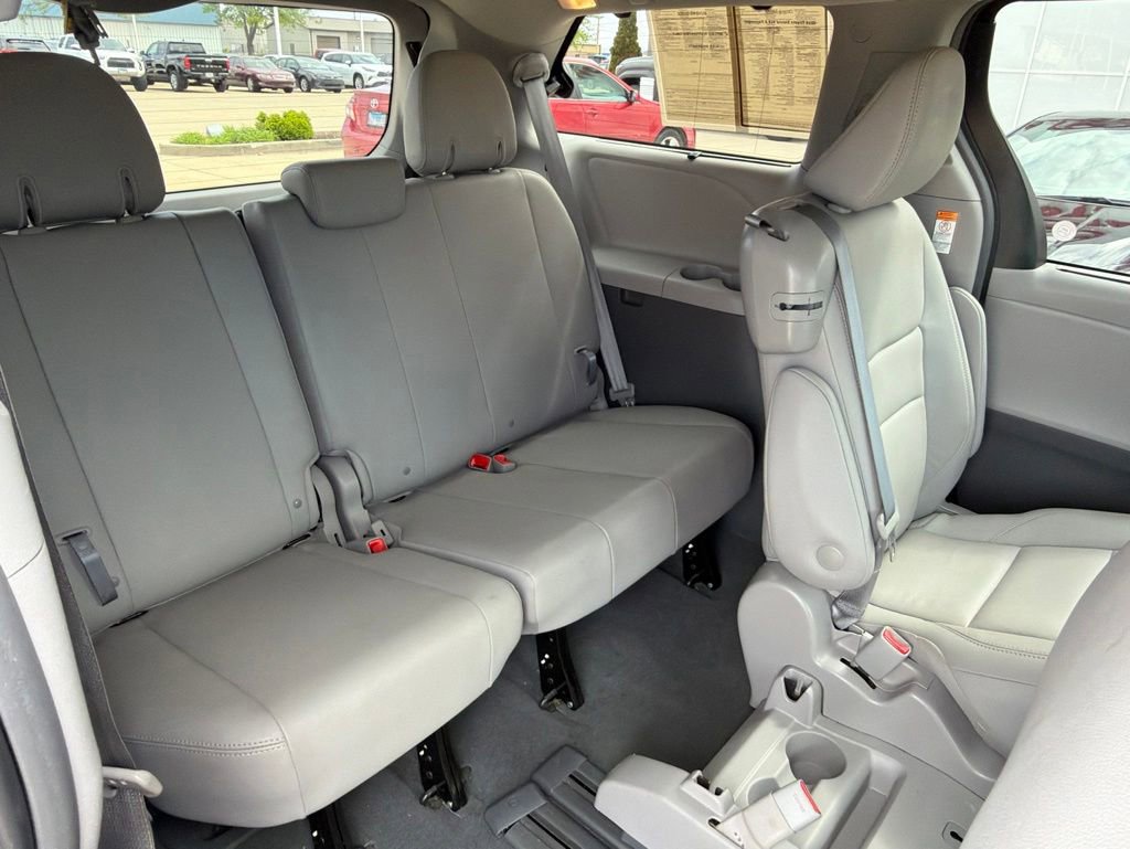 Used 2019 Toyota Sienna XLE w/ XLE Navigation Package FWD image 29