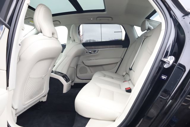 Used 2023 Volvo S90 B6 Plus image 23