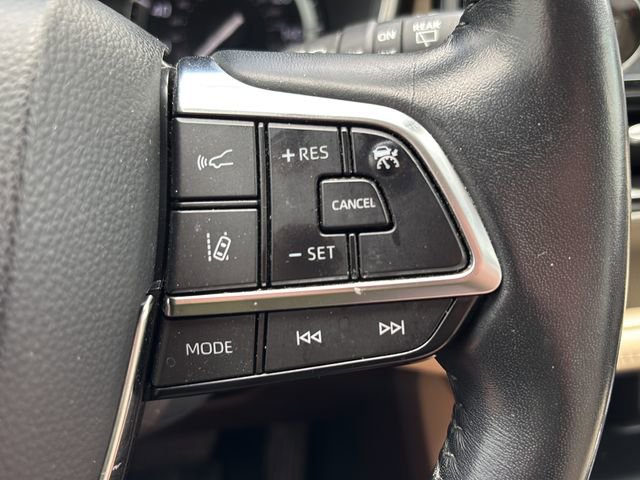 Used 2020 Toyota Highlander XLE FWD image 22