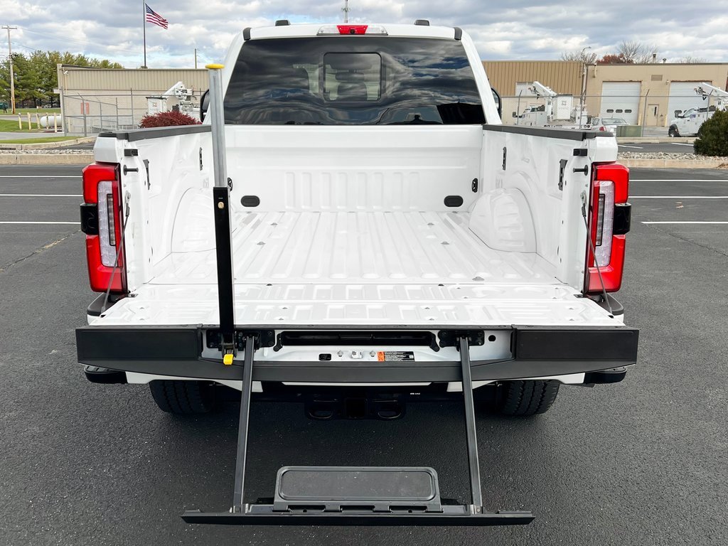 Used 2025 Ford F250 Platinum image 12